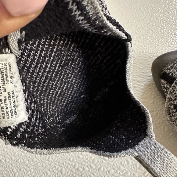 Nike Swoosh One Black and Grey size 6 EUC - Picture 6 of 6